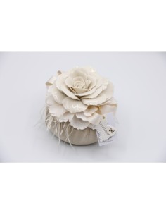 Fiori di Lena - Fiori di Lena - Puffo in seta con rosa in Capodimonte mis.5, ortensie e piume Ø 11 cm con scatola 2