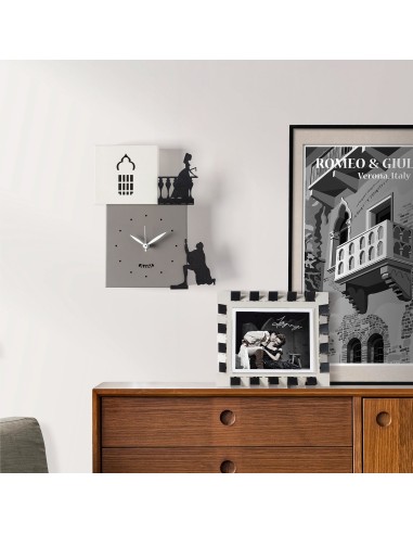 Arti & Mestieri - Orologio da parete di design Romeo e Giulietta  crema/bianco marmo/fango 24x5x26h cm