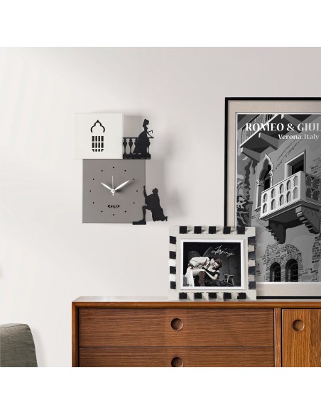 Arti & Mestieri - Orologio da parete di design Romeo e Giulietta  crema/bianco marmo/fango 24x5x26h cm