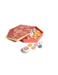 Yankee Candle - Confezione regalo con 18 tea light e 1 porta candela tea light