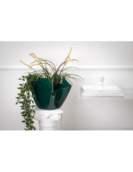 Vaso linea Drappeggi in plexiglass verde scuro pieno drappeggiata a mano Made in Italy