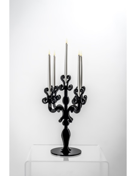 Candelabro linea Vittoriale design rinascimentale con 5 braccia in plexiglass nero pieno.