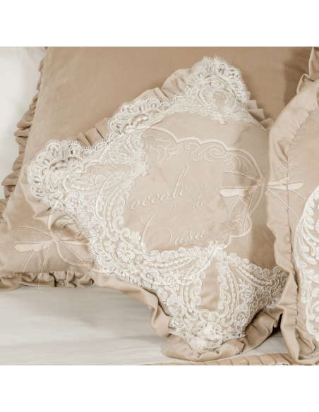 Coccole di Casa - Cuscino Arredo Celine Tortora Con Pizzo40X40 cm